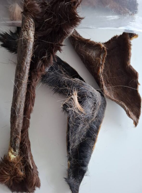 Emmzo Hästskinn med päls 1 kg